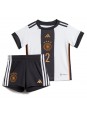 Tyskland Antonio Rudiger #2 Replika Hemmakläder Barn VM 2022 Kortärmad (+ byxor)